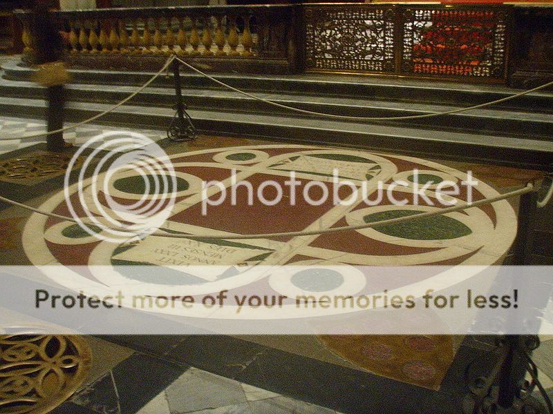 photo 800px-San_Lorenzo_tomba_di_Cosimo_il_Vecchio_zps36808e87.jpg